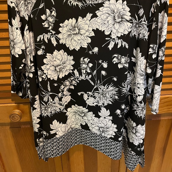 194. WOMENS KAREN KANE 0X DETAIL TOP - Picture 2 of 8